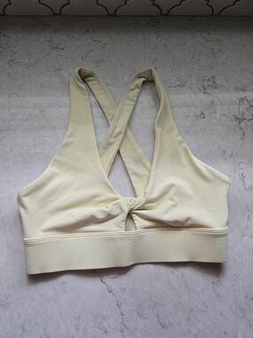 Fabletics Oasis Twist Sports Bra